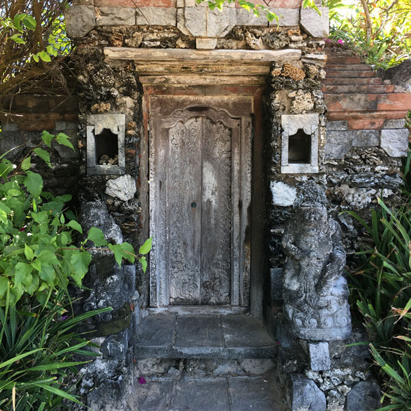 Bev-Riel---Doors-of-Bali,-Indonesia.jpg (145 KB)