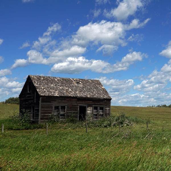 Peter-Mayer-Old-farm-shed-under-a-big-MB-sky---Winnipegosis,-MB.jpg (96 KB)