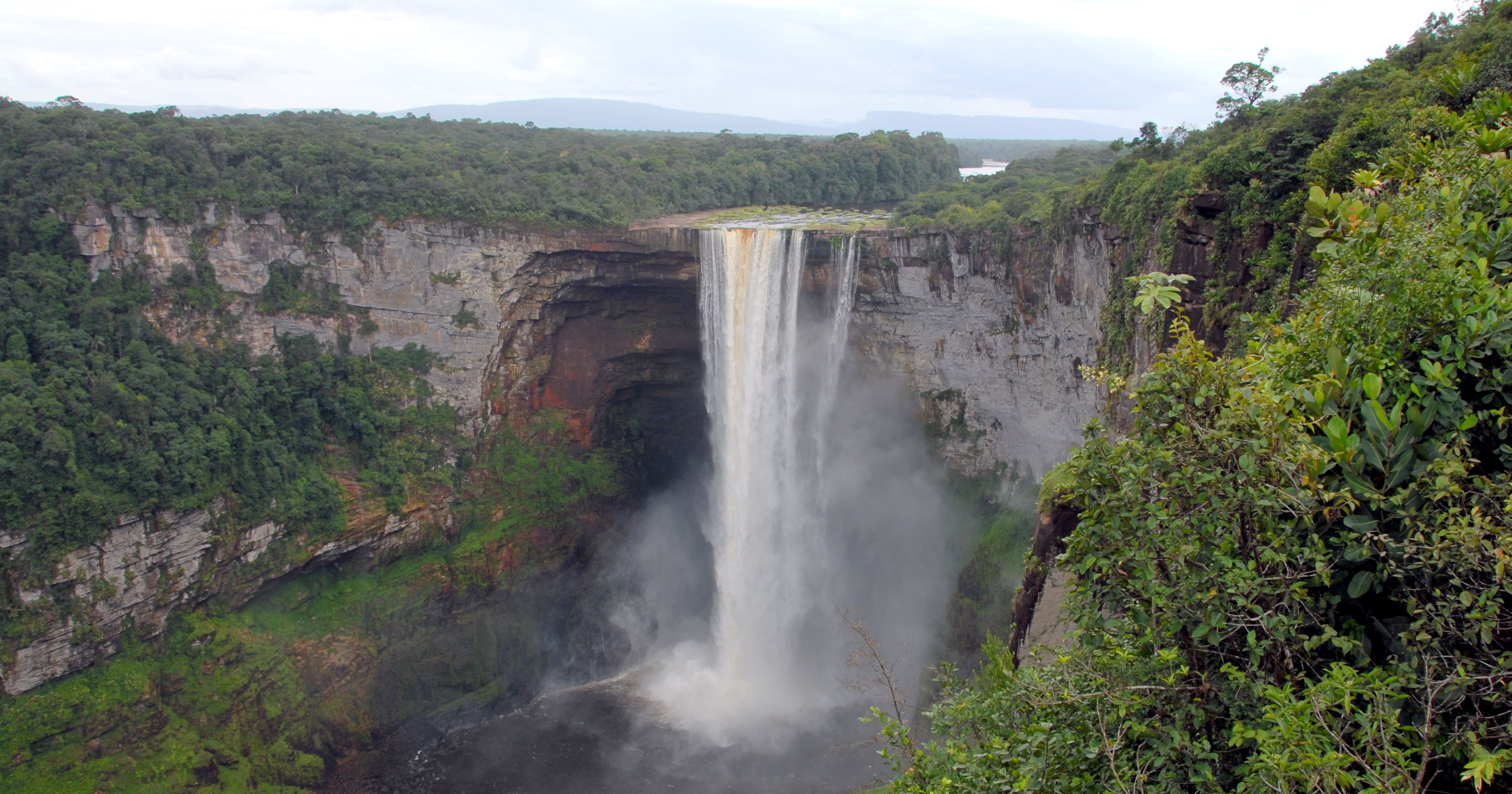 Водопады по высоте в мире. Водопад Тугела ЮАР. Водопад Кайетур. Водопад Кайетур Гайана. Виннуфоссен водопад.